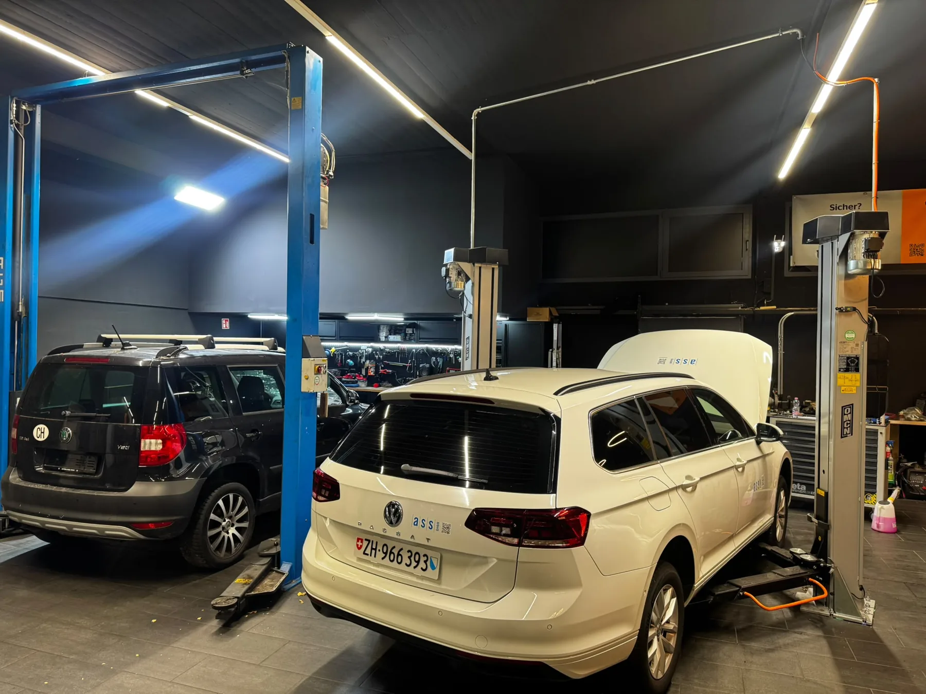 Fahrzeugservice an Hebebühnen in Dili’s Garage Winterthur